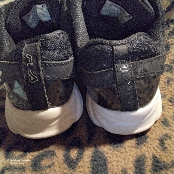 ** GONE** BLACK. FILA SNEAKERS. SIZE 2. - Picture 8 of 10